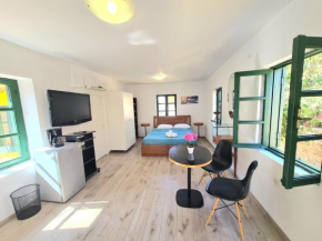 Elegant Traditional Suites & Apartment
